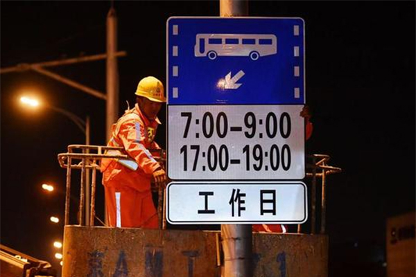 优化城市公交专用道管理 高效利用道路资源是关键