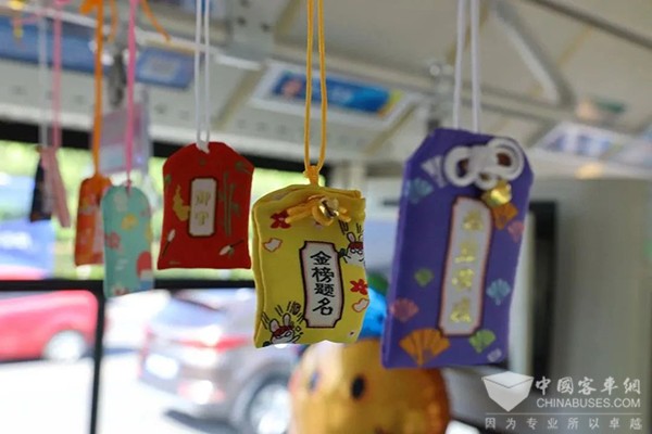 青岛真情巴士 助力高考 免费乘坐 一站送考