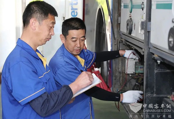 青岛真情巴士 助力高考 免费乘坐 一站送考