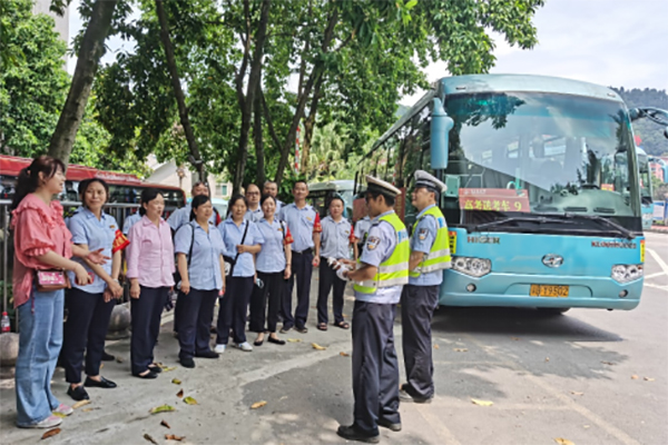 逢考必胜一路相伴 苏州金龙海格客车护航2023“高考路”！