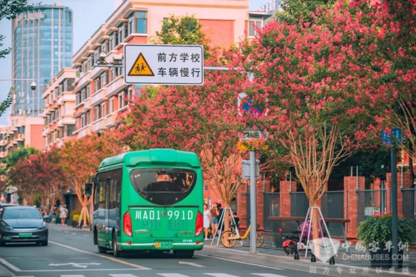 成都公交集团 公交 地铁 接驳线调停 巴士换乘站