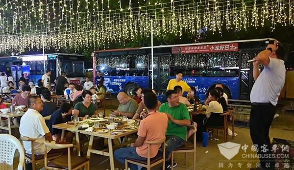 烟台公交 废旧公交 网红餐车 夏日消费季
