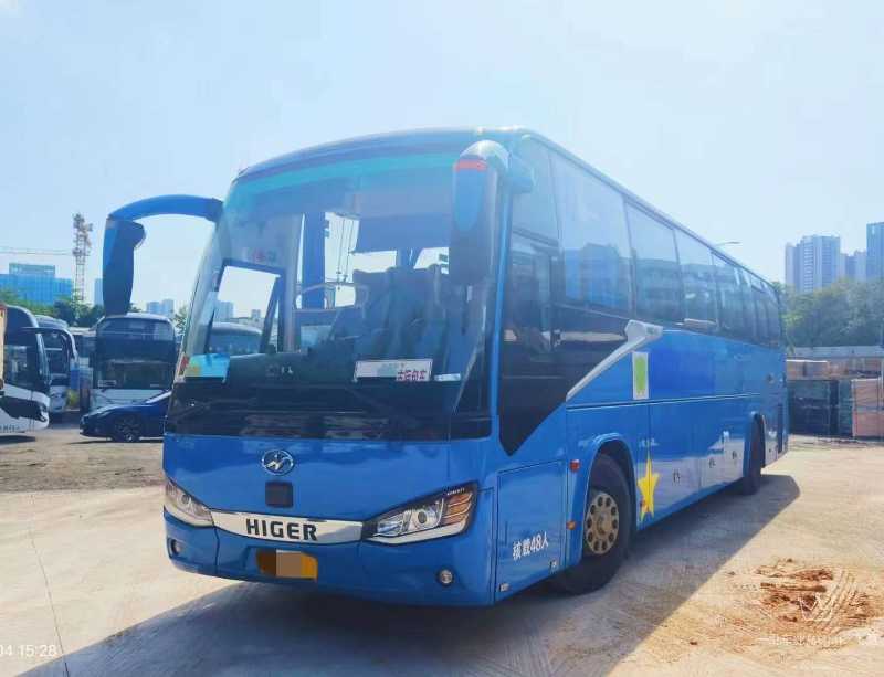 深圳牌三胞胎国五48座海格气囊中门旅游车 