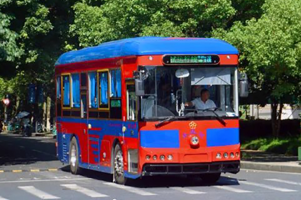 “求是号”校园巴士开跑 格力钛新能源仿古铛铛车闪耀浙大
