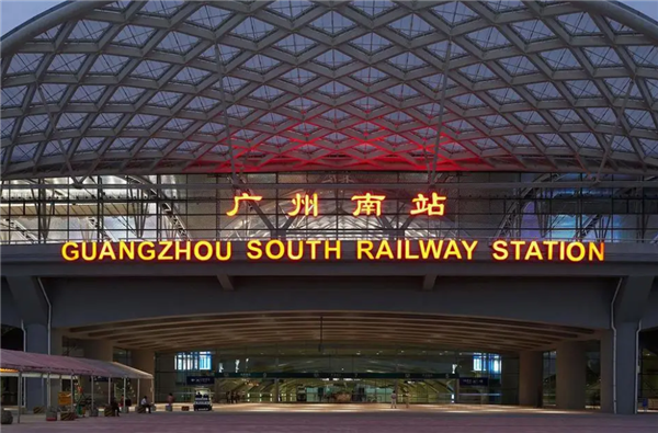 “定点发班+灵活发班”调度  广州南站暑期公交运营有妙招