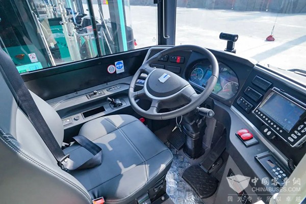 吉利星际客车 襄阳谷城 农村客运车辆 便民公交系统