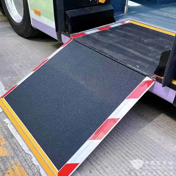 崇明巴士 一等级 无障碍 低地板 新能源公交 崇明