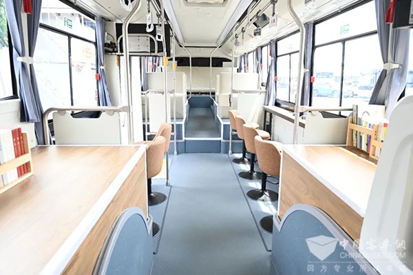 金高公交 浦东新区 书香巴士 移动课堂