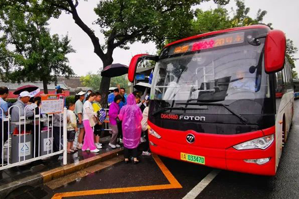 打辆公交逛北京 北京公交集团定制线路开进核心区服务游客