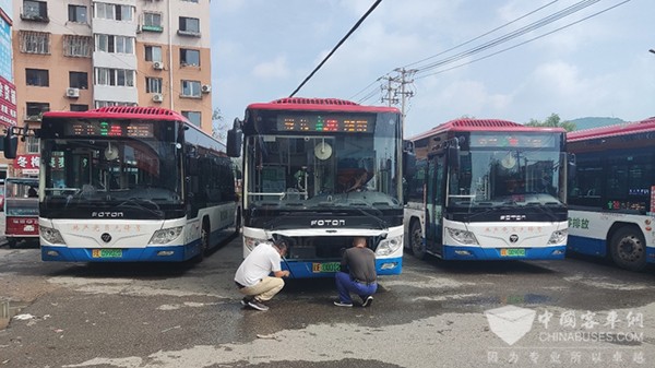 福田欧辉客车 东北分公司 夏日送清凉 服务团队