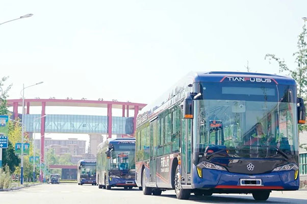 大运会举办在即 格力钛“绿色军团”跑满了成都街头