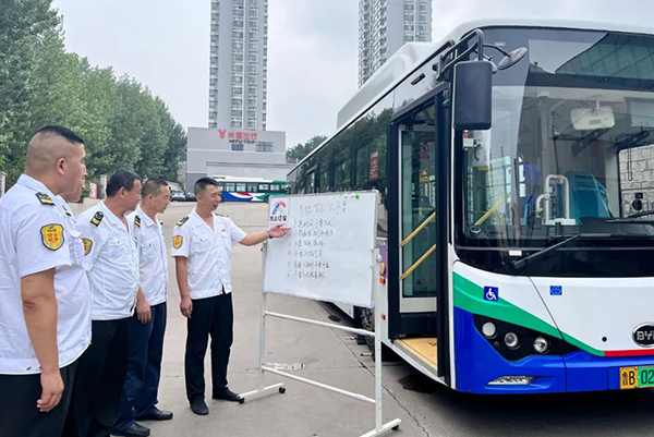 良好驾车习惯 温馨巴士节能驾驶标兵支招节能驾车“六不要”