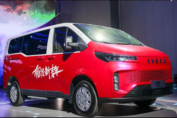 外形靓、动力强、油耗低 依维柯聚星助青年奔向多彩生活