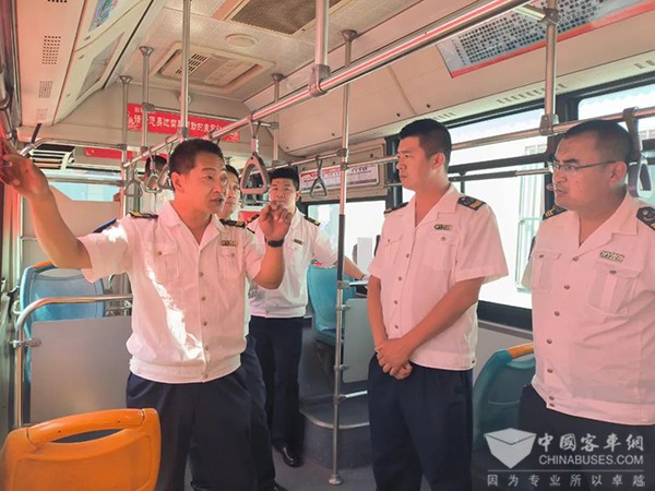 交运温馨巴士 公交车 驾驶员 省气 1977公斤