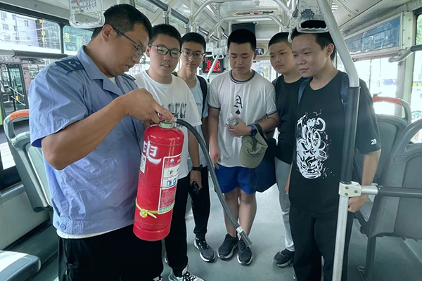 太原公交电车分公司“夏令营”上线 小车迷学到“冷知识”
