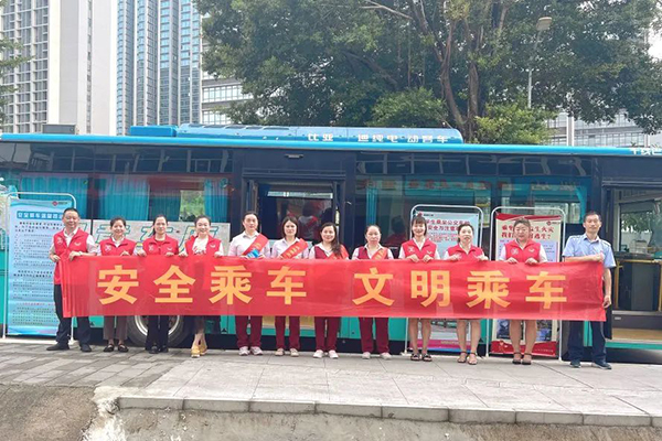 了解市民出行需求 深圳市西部公汽民意车厢再出发