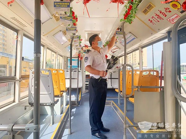 石家庄公交 公交车 七夕主题车厢 传统节日