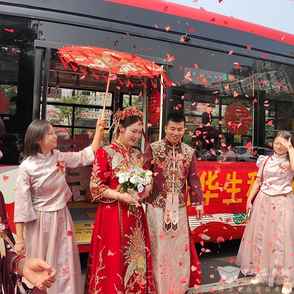 洛阳公交 18米 公交婚车 婚礼仪式
