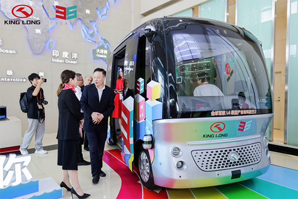 国际媒体团走进金龙 探寻中国科技创新背后故事