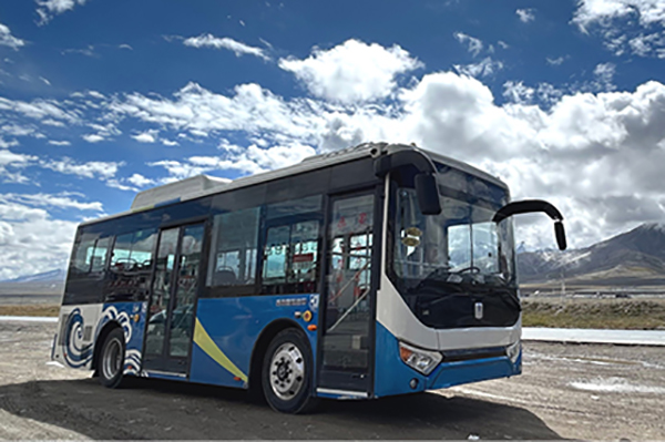 新能源公交车现身玉珠峰 吉利星际醇氢增程城客车进行高原测试
