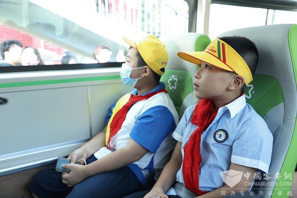 福田欧辉客车 开学季 春辰绿 通学公交车