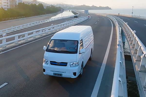 全能硬汉、最强大脑 来猜猜金龙这四款车型都是啥？