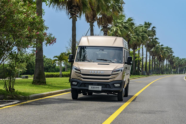 金秋迎客流激增 南京依维柯这款车型何以受青睐？