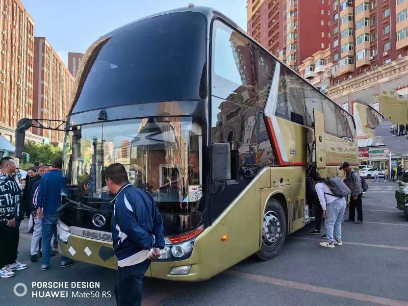 2014年5月 可提双档12米50座东北配天然气金龙6129气囊车