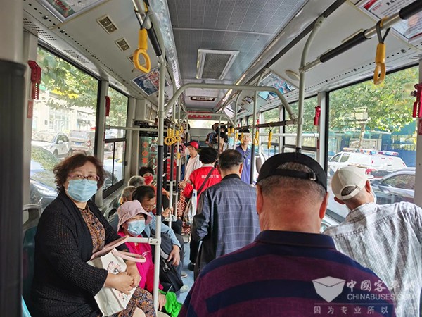 交运温馨巴士 驾驶员 农作物收获 搬运工