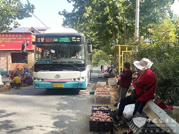 交运温馨巴士 驾驶员 农作物收获 搬运工