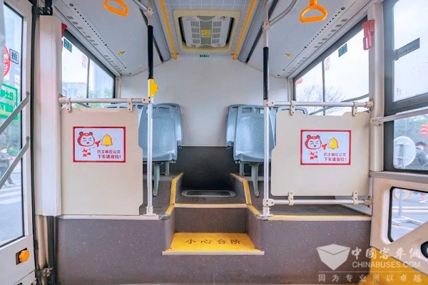 成都公交 铃停巴士 开通半年 出行服务