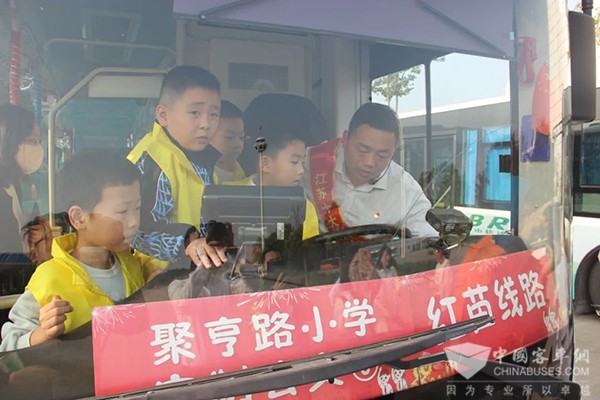 盐城公交 小记者 走进大公交 实践活动