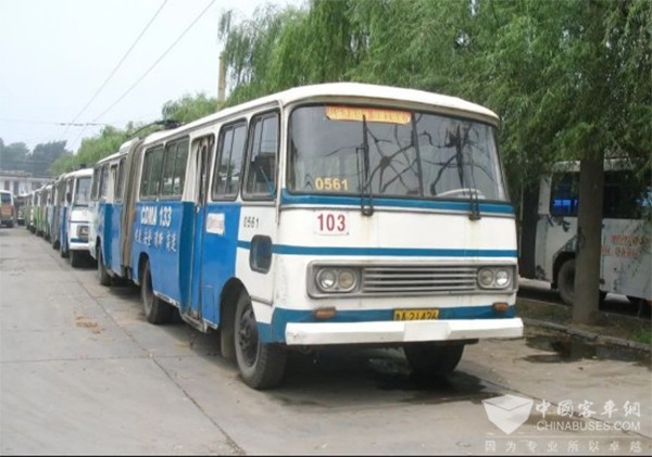 济南公交 75年 记录者 换代升级 发展进步