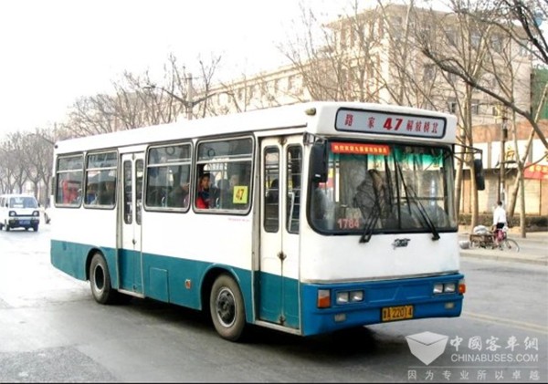 济南公交 75年 记录者 换代升级 发展进步