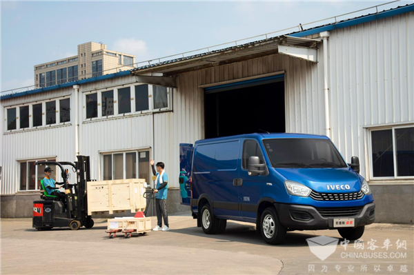 高质量、高性能、高效率! 依维柯欧胜获“城市配送榜样车型”