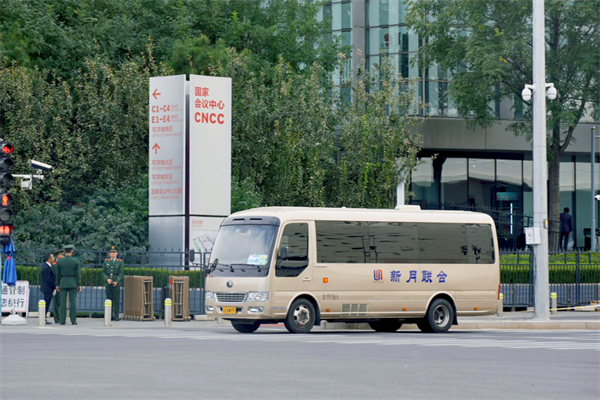 “一带一路”十年彰显中国客车实力 宇通承担外国使团接驳服务