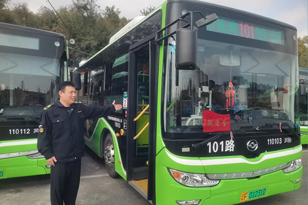 全力营造敬老爱老氛围 丹东公交集团打造7条“敬老爱老”线路