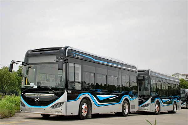 凸显智能化与高端商旅优势 苏州金龙斩获两项“榜样车型”大奖