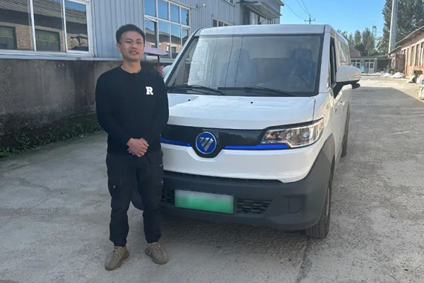 拥有了精灵智蓝E7 让方先生的花卉城配运输工作传递更多幸福