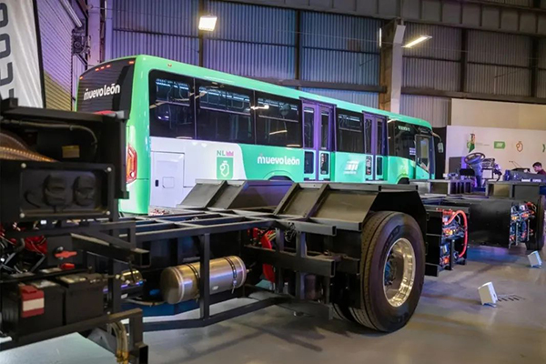 比亚迪向墨西哥合作伙伴交付电动大巴底盘 助当地公共交通转型