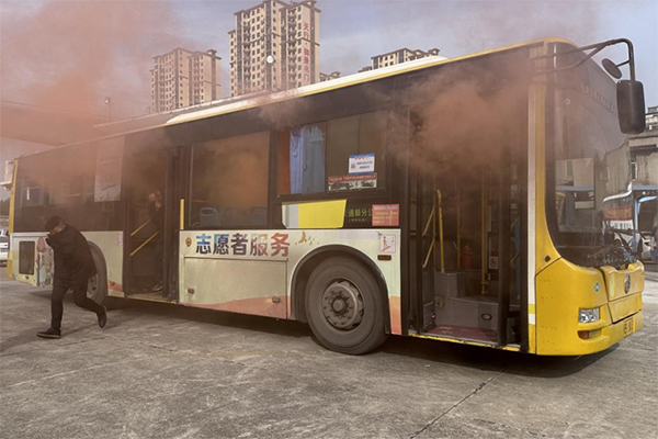 提高驾驶员应急处置能力 黄石城市公交开展综合应急演练