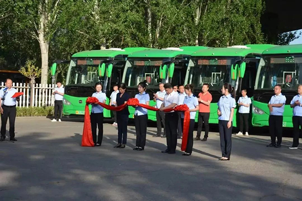 吸引更多市民乘公交出行 承德公交集团开展主题宣传活动