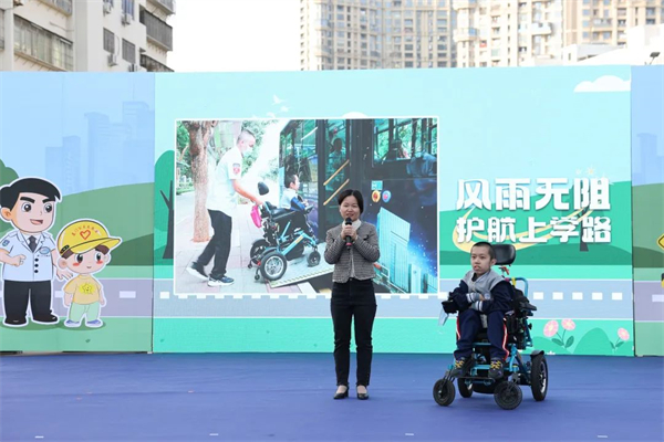 厦门首届公交乘客日启动 当地市民讲述“我与公交”的故事