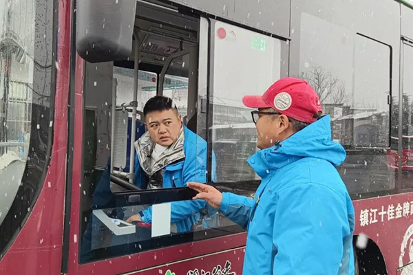 为市民出行保驾护航 镇江公交做好低温雨雪冰冻天气保障工作