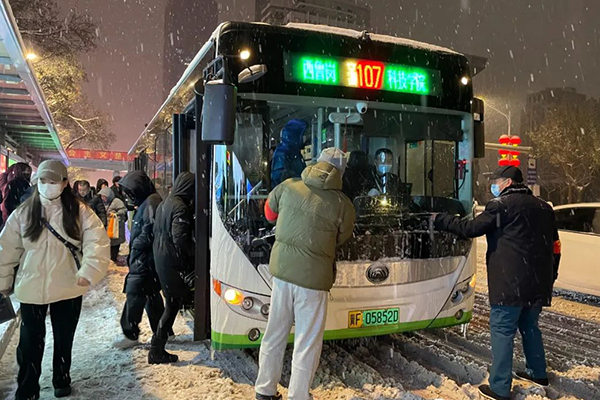 中心城区机动车单双号限行 保定市公交公司全力保障市民出行