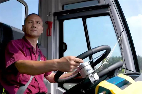 深耕道路试验三十年 安凯丁延松荣获2023安徽工匠年度人物