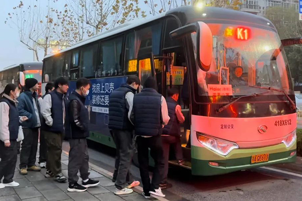 为厂区职工提供通勤服务 武汉公交开通5条海尔工业园定制专线