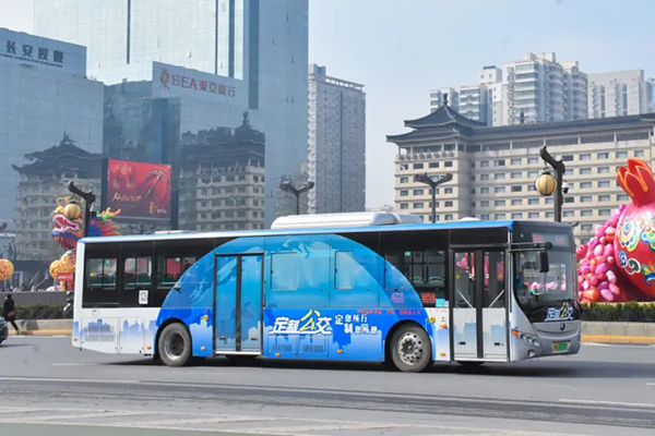 安排115条线路 西安公交为60余所高校学生提供定制服务