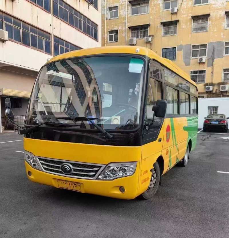 同款三台国五宇通6609型19座中型车 