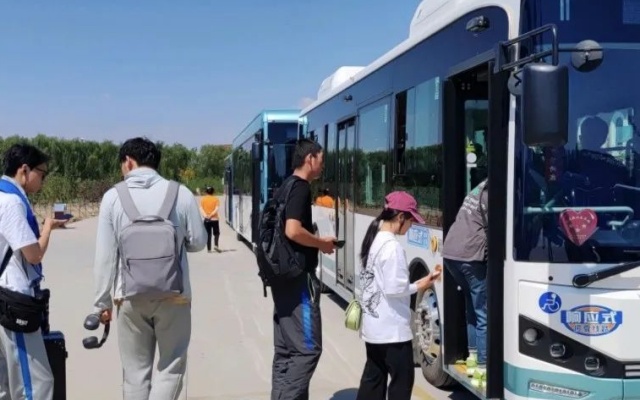 架起“家”“校”桥梁 银川公交适时开通6条“护学专线”